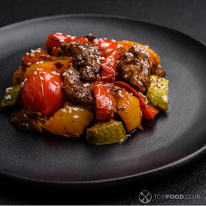 Подаем рагу из говядины к столу