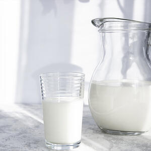  Яйца и молоко заранее выставите на стол 