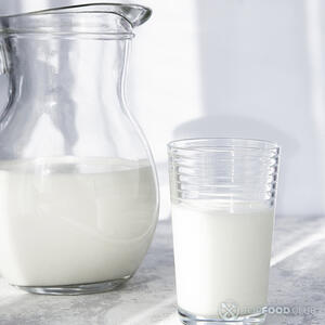 Налить кефир