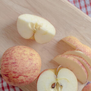 Резать яблоки