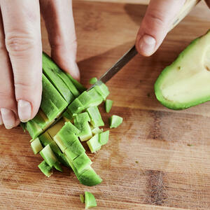Резать авокадо