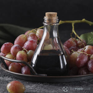 Добавить бальзамический уксус