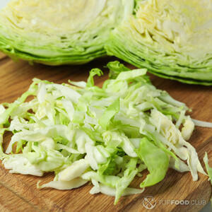 Шинкуем капусту.