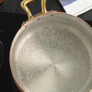 Вскипятить воду, остудить до комнатной температуры