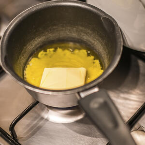подогреть сливочное масло 