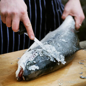 Чистить рыбу