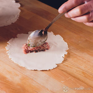 выкладывать фарш