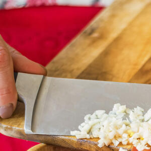 Добавить чеснок