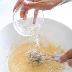 Добавьте муку