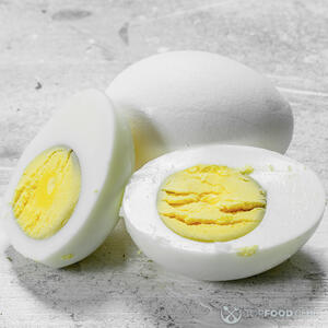 Нарезать яйца