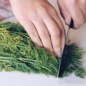 Нарубить укроп