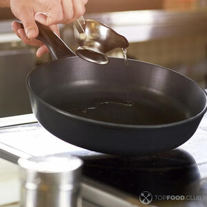 Жарить мясо