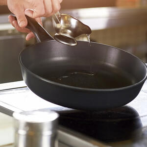 Нагреть масло