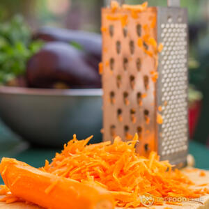 Морковь натрите на терке