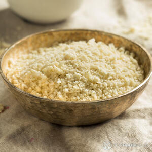 обваляйте в панировочных сухарях