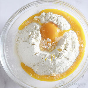 всыпьте муку