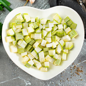 нарезать кабачок