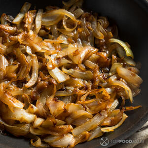 лук с томатами