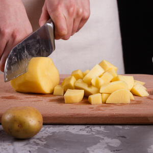 Резать картошку