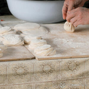 лепить хинкали