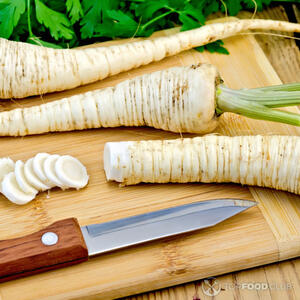 Резать корень петрушки