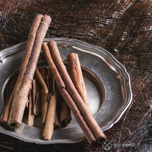 Добавить корицу