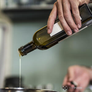 Добавьте масло