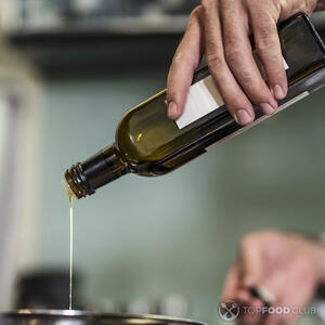 добавьте оливковое масло