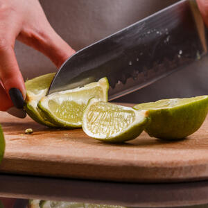 резать лайм