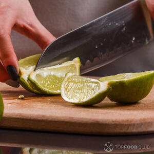 Нарезать лайм