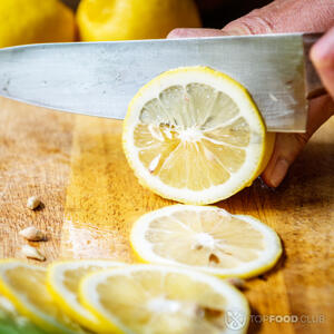 режем лимон