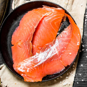 Филе лосося нарежьте