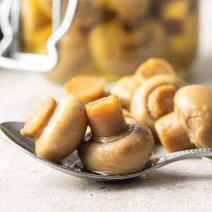 Резать грибы