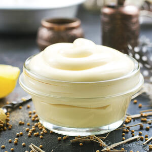 Заправляем салат.