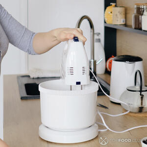 Перемешать тесто