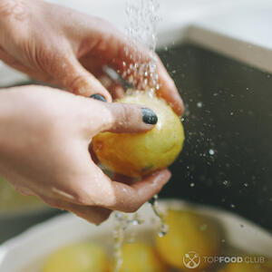 вымыть лимон