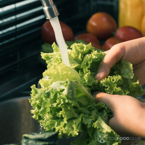 Салат промыть