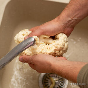 помыть цветную капусту