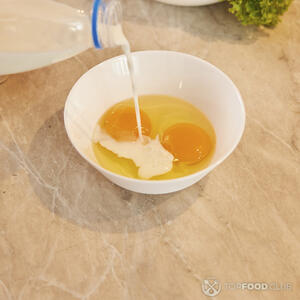 яйца с молоком