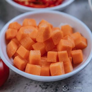 морковь кубиками