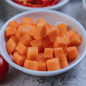 нарезать морковь