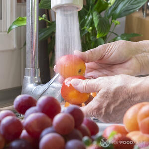 мыть абрикосы