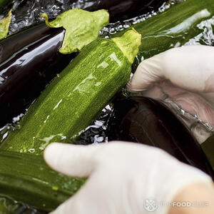 Помыть цуккини