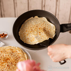 Поджариваем блины с двух сторон переворачивая