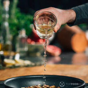 Добавить вино