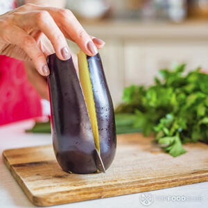 Резать баклажан