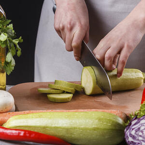 Резать кабачки