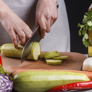 Резать кабачки кружочками