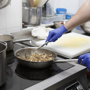 Жарить грибы