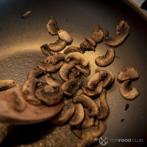 Жарить грибы